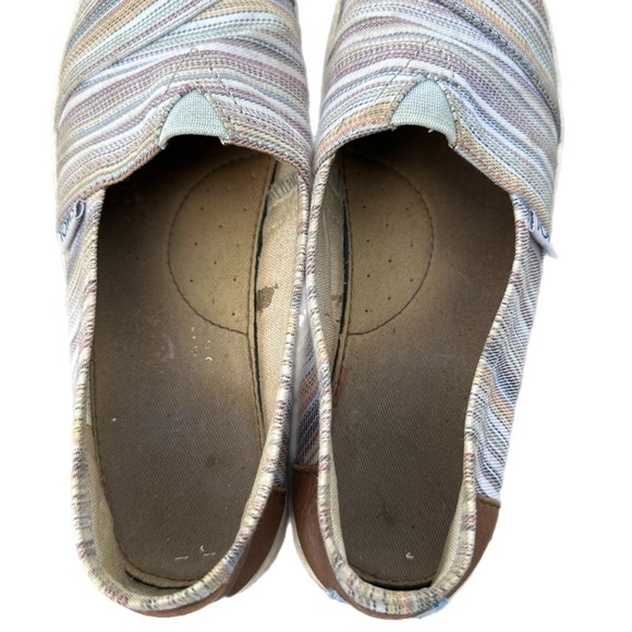 Toms Girls Slip On Shoes Size 2 - Picture 6 of 7